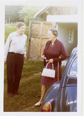 Photograph [Stella Musulin] of W. H. Auden and Margaret Lloyd-Philipps 1970-09-22